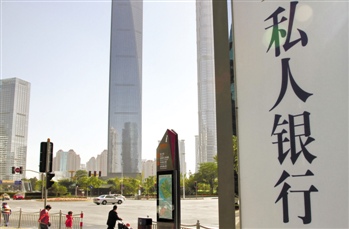 如何通过银行渠道办理异地取现？